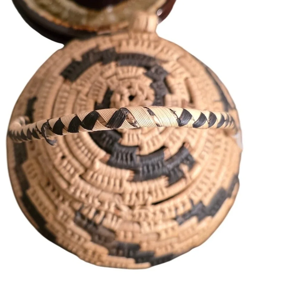 Sweetgrass Basket‎ Tan Black Woven Straw Globe Lid Small
